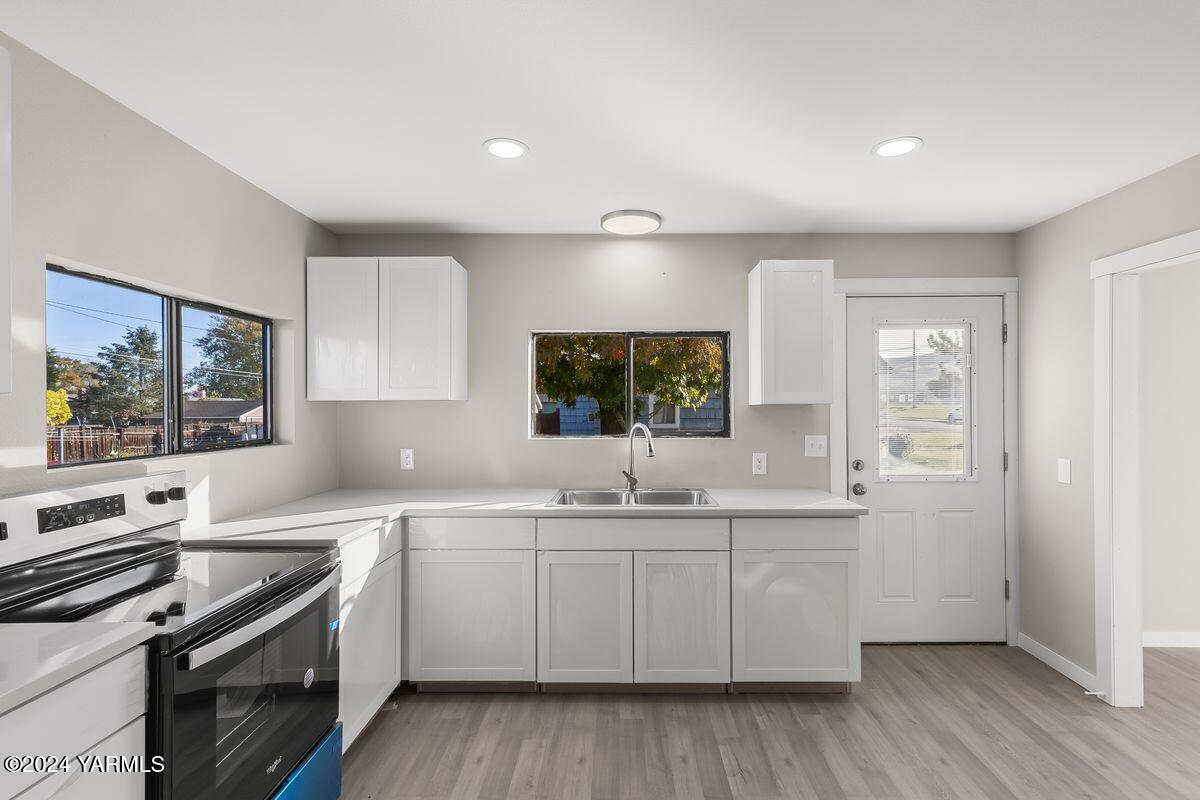 Prosser, Washington 99350, United States, 2 Bedrooms Bedrooms, ,1 BathroomBathrooms,Residential,Pending,36379