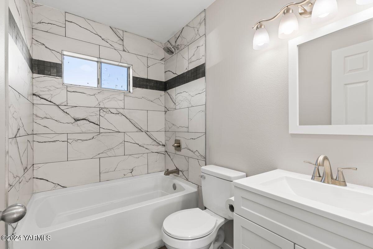 Prosser, Washington 99350, United States, 2 Bedrooms Bedrooms, ,1 BathroomBathrooms,Residential,Pending,36379