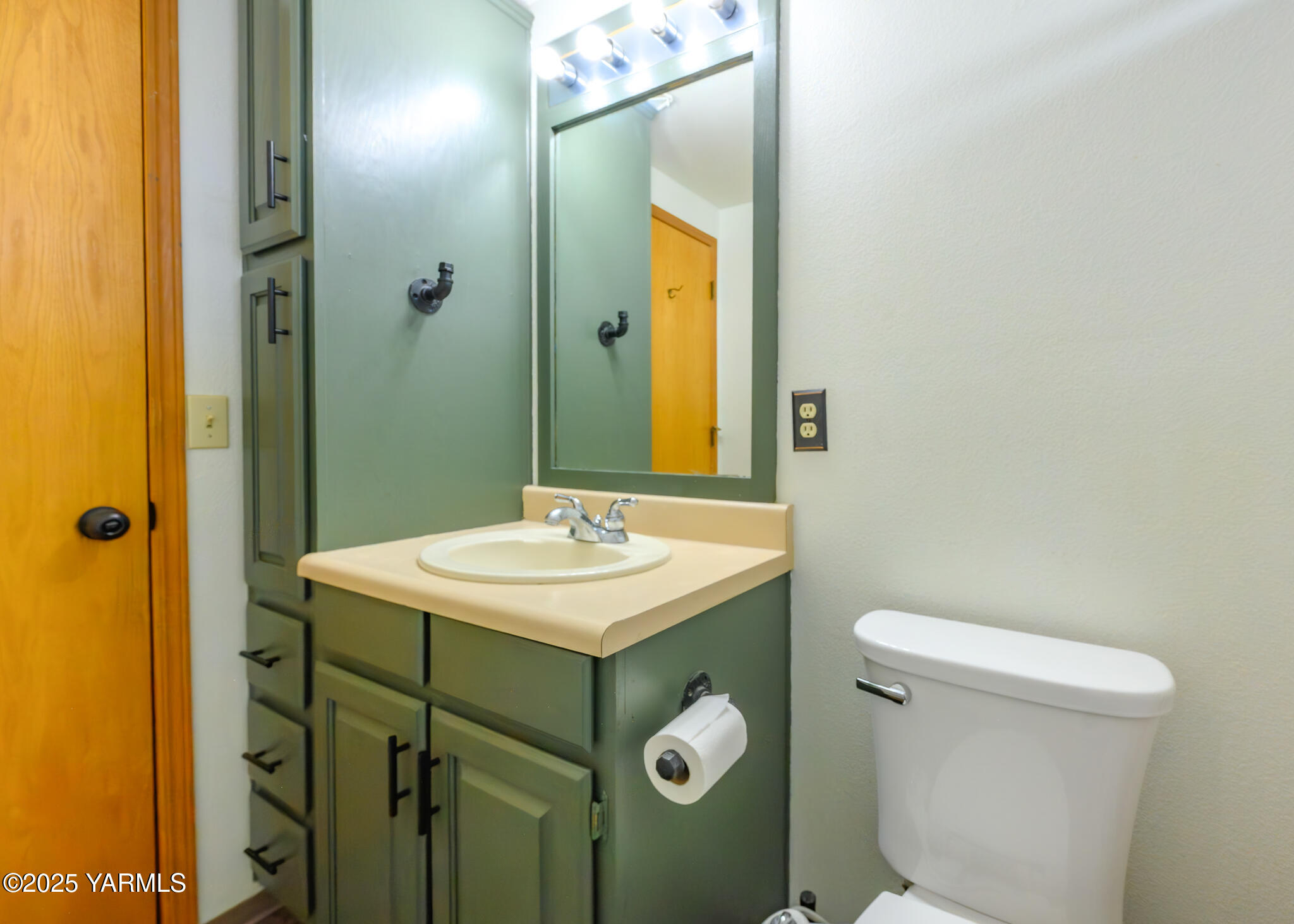 Selah, Washington 98942, United States, 3 Bedrooms Bedrooms, ,2 BathroomsBathrooms,Residential,Active,257311