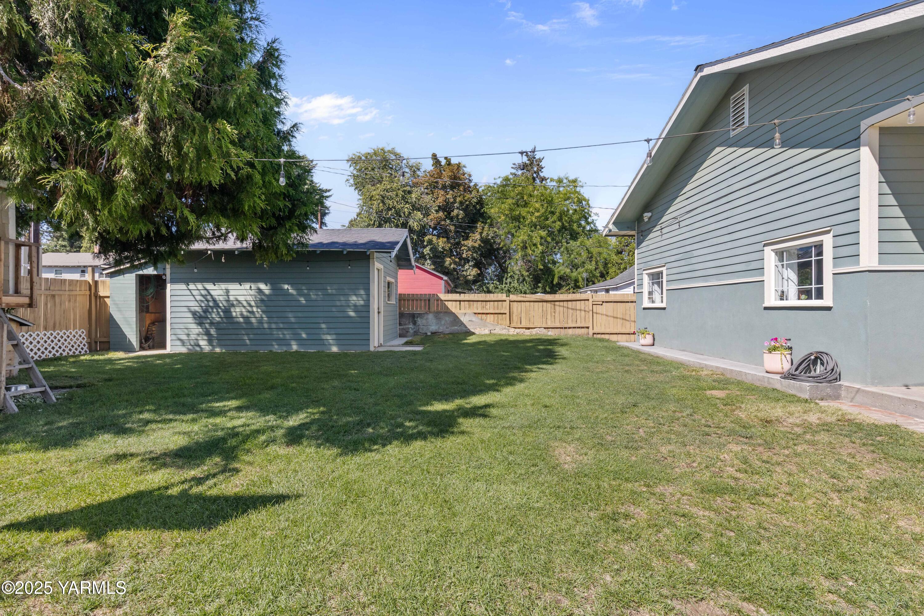 Yakima, Washington 98902, United States, 4 Bedrooms Bedrooms, ,2 BathroomsBathrooms,Residential,Pending,197229