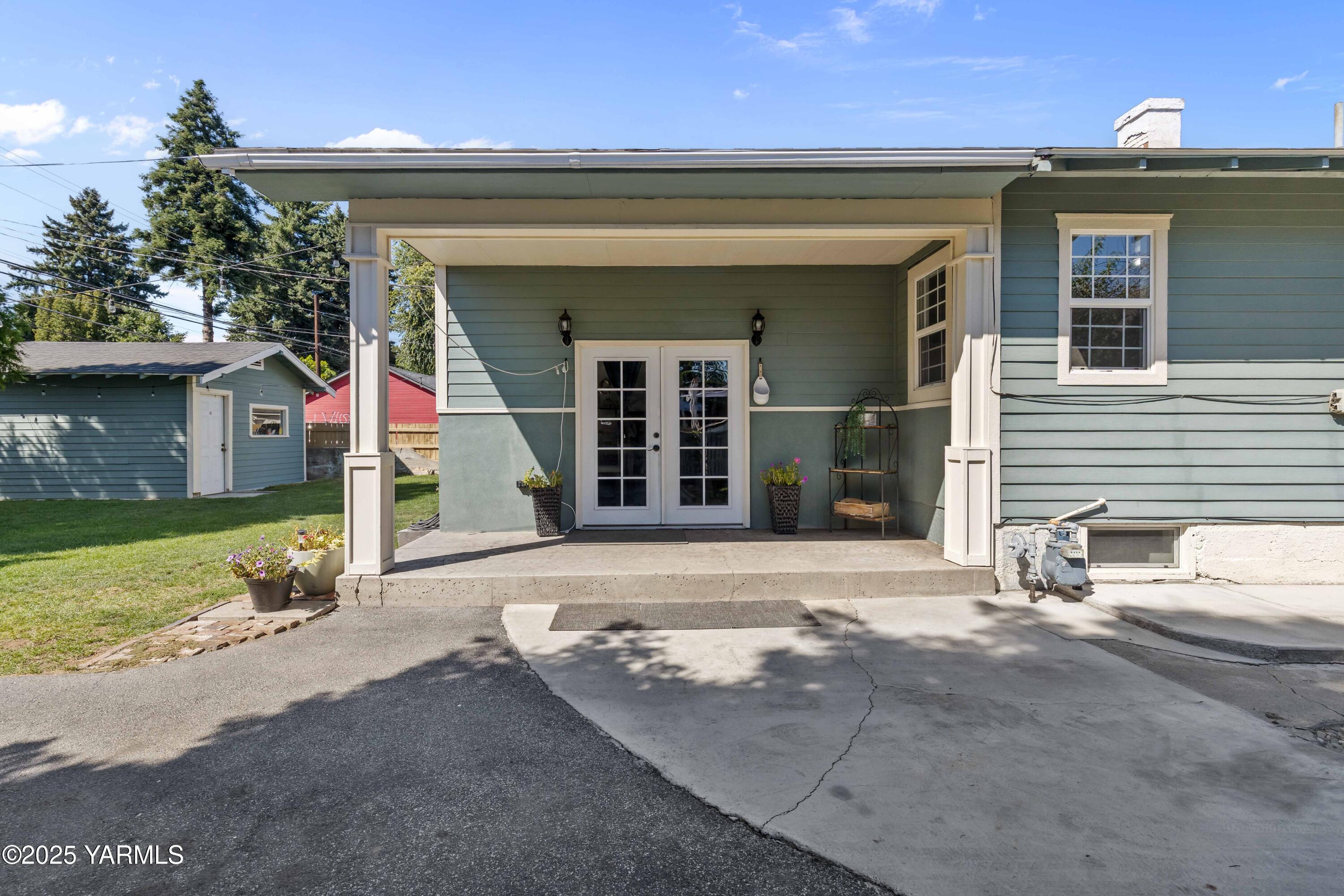 Yakima, Washington 98902, United States, 4 Bedrooms Bedrooms, ,2 BathroomsBathrooms,Residential,Pending,197229