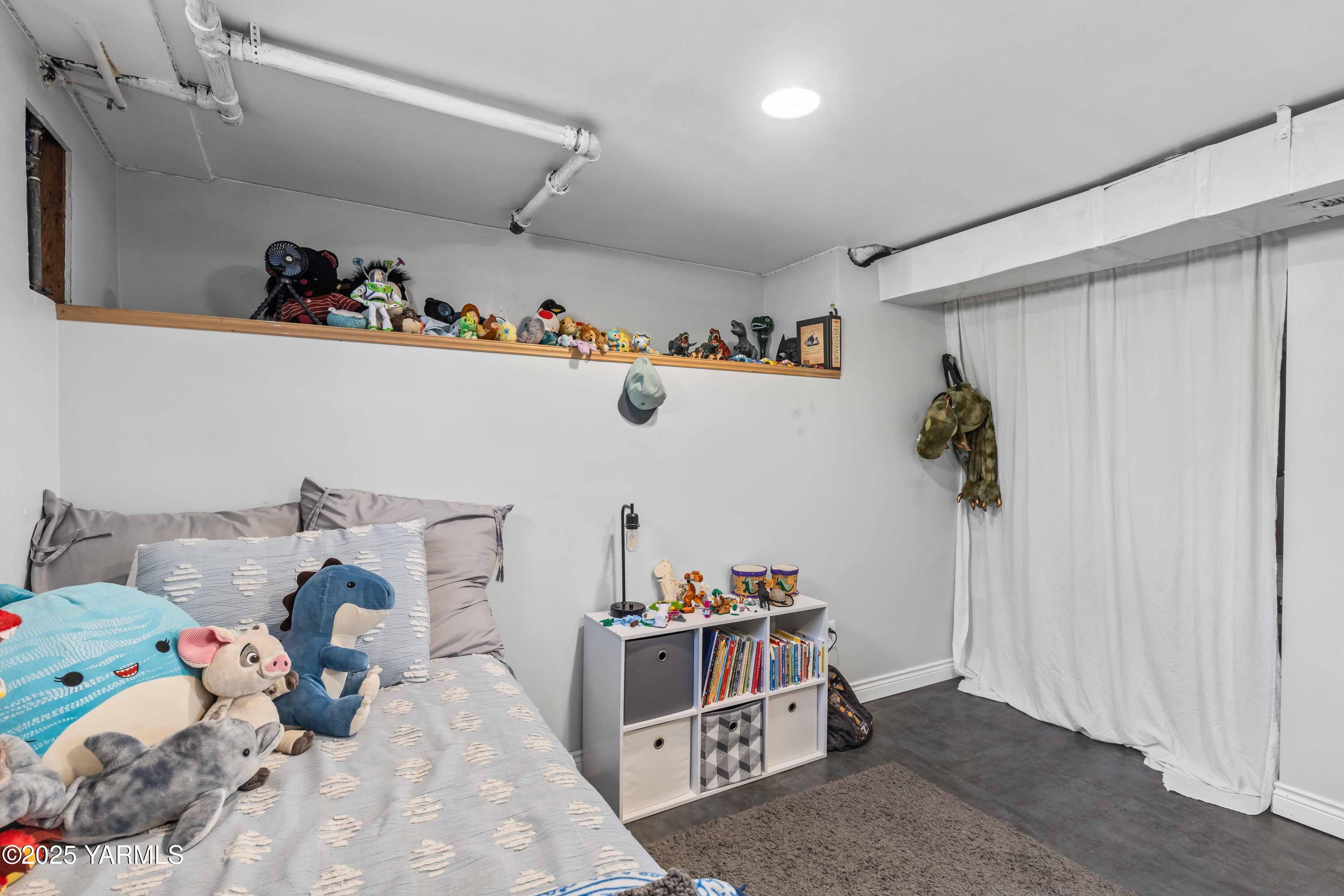 Yakima, Washington 98902, United States, 4 Bedrooms Bedrooms, ,2 BathroomsBathrooms,Residential,Pending,197229