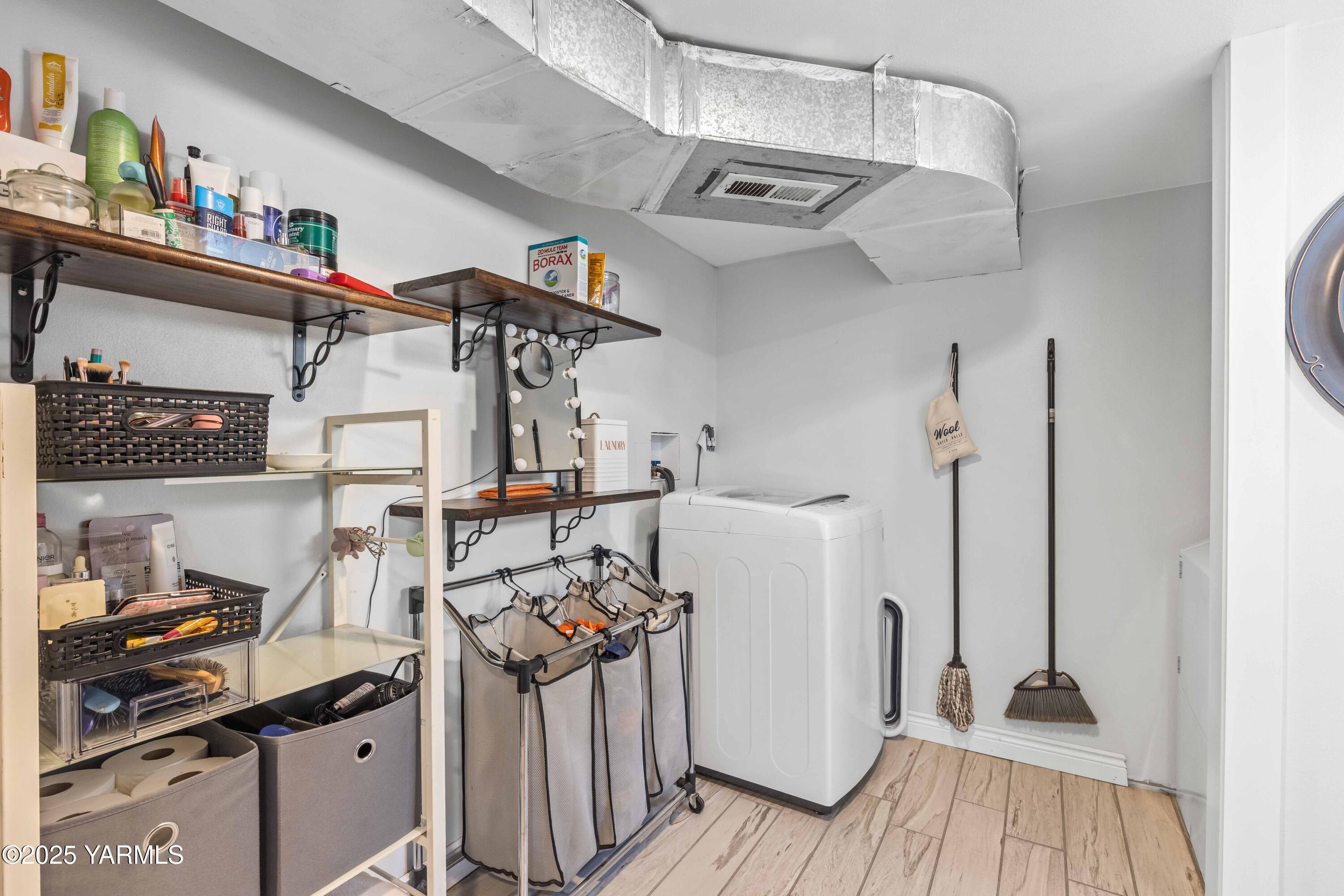 Yakima, Washington 98902, United States, 4 Bedrooms Bedrooms, ,2 BathroomsBathrooms,Residential,Pending,197229