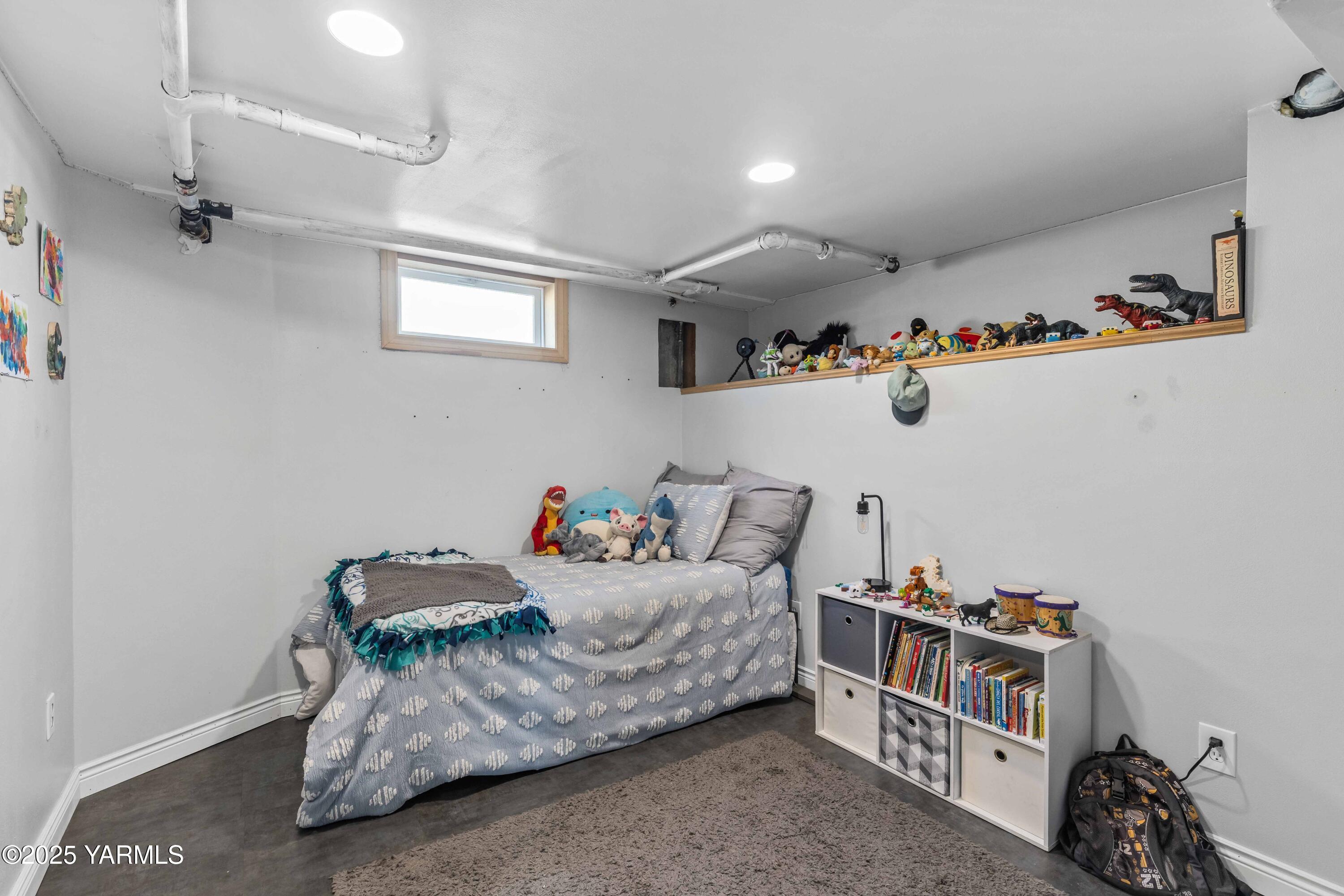 Yakima, Washington 98902, United States, 4 Bedrooms Bedrooms, ,2 BathroomsBathrooms,Residential,Pending,197229