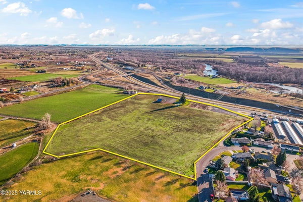 1717 1ST AVE, ZILLAH, WA 98953 - Image b8f77e0a0edfc9bb9f208ac7cfac7a01/3617809171