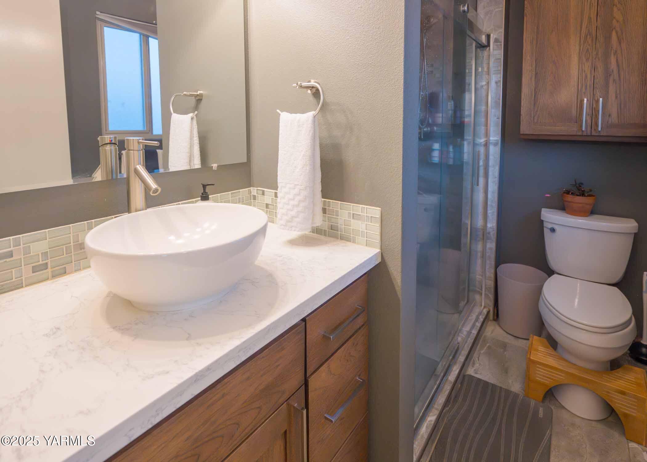 Yakima, Washington 98908, United States, 2 Bedrooms Bedrooms, ,3 BathroomsBathrooms,Residential,Active,242471