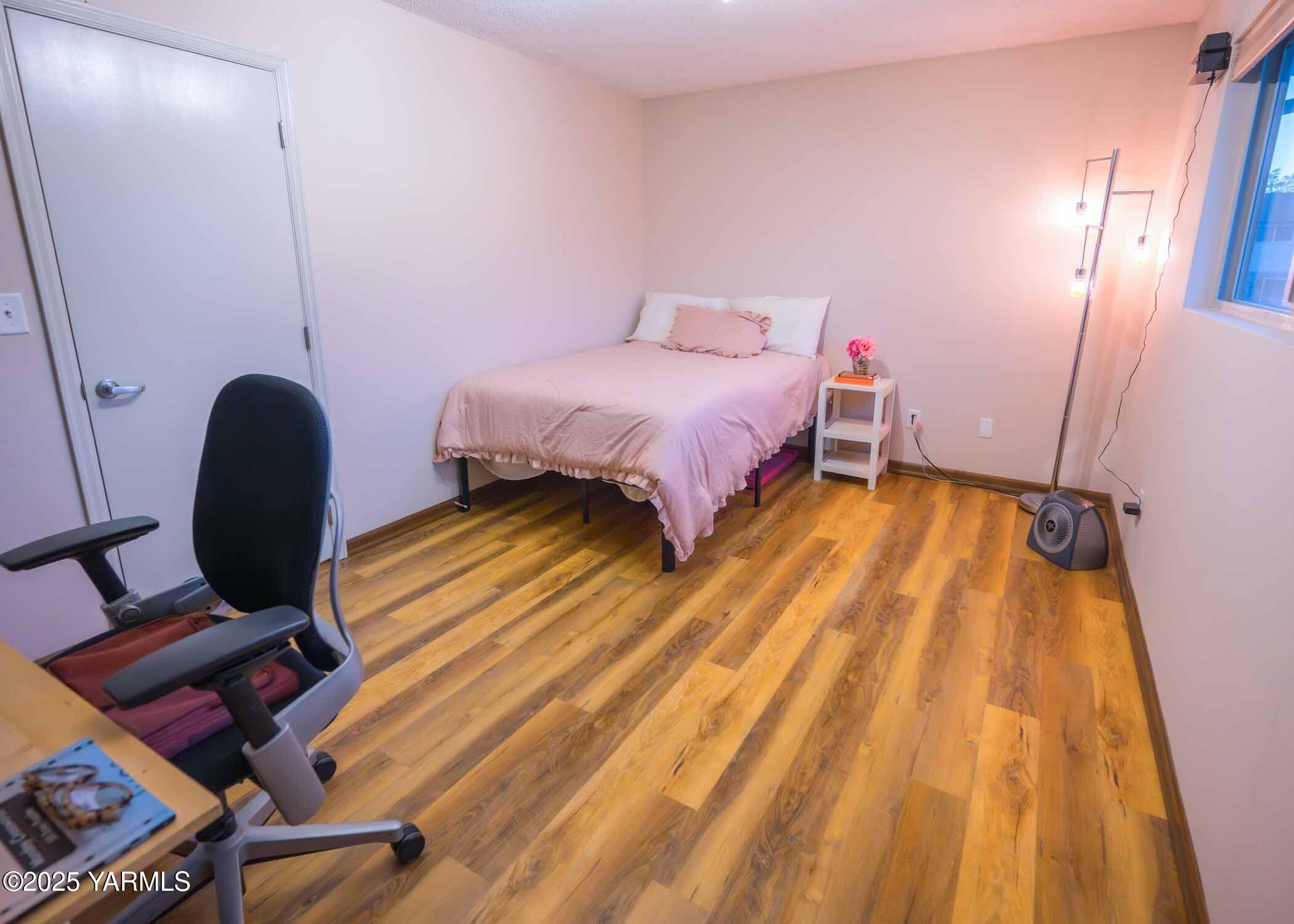 Yakima, Washington 98908, United States, 2 Bedrooms Bedrooms, ,3 BathroomsBathrooms,Residential,Active,242471