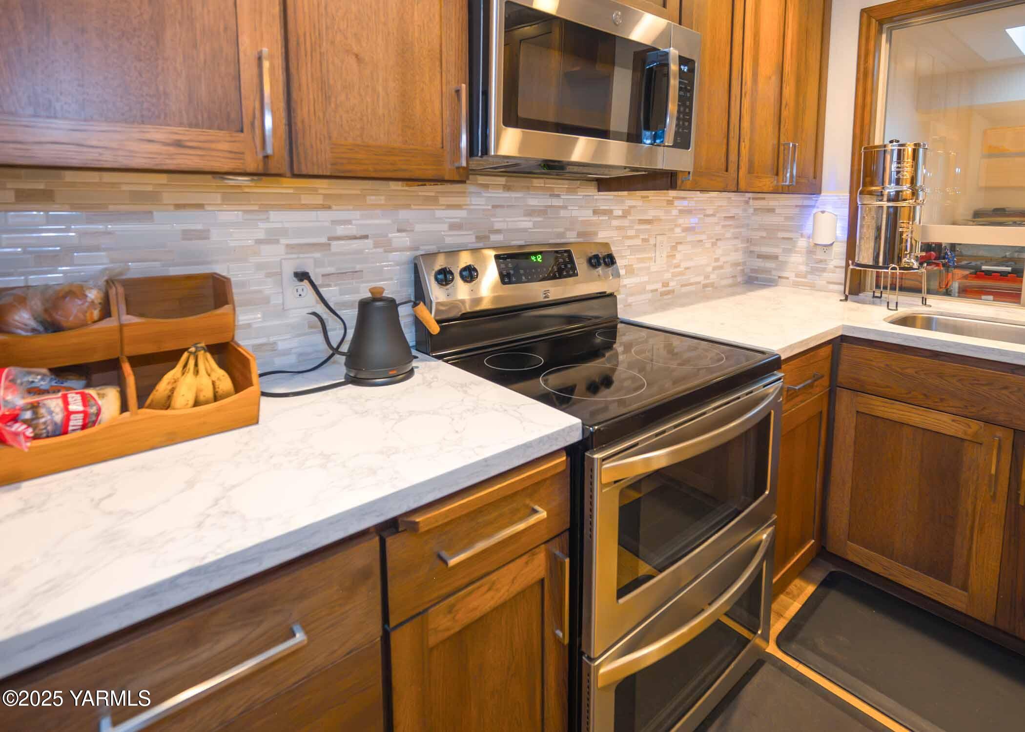 Yakima, Washington 98908, United States, 2 Bedrooms Bedrooms, ,3 BathroomsBathrooms,Residential,Active,242471