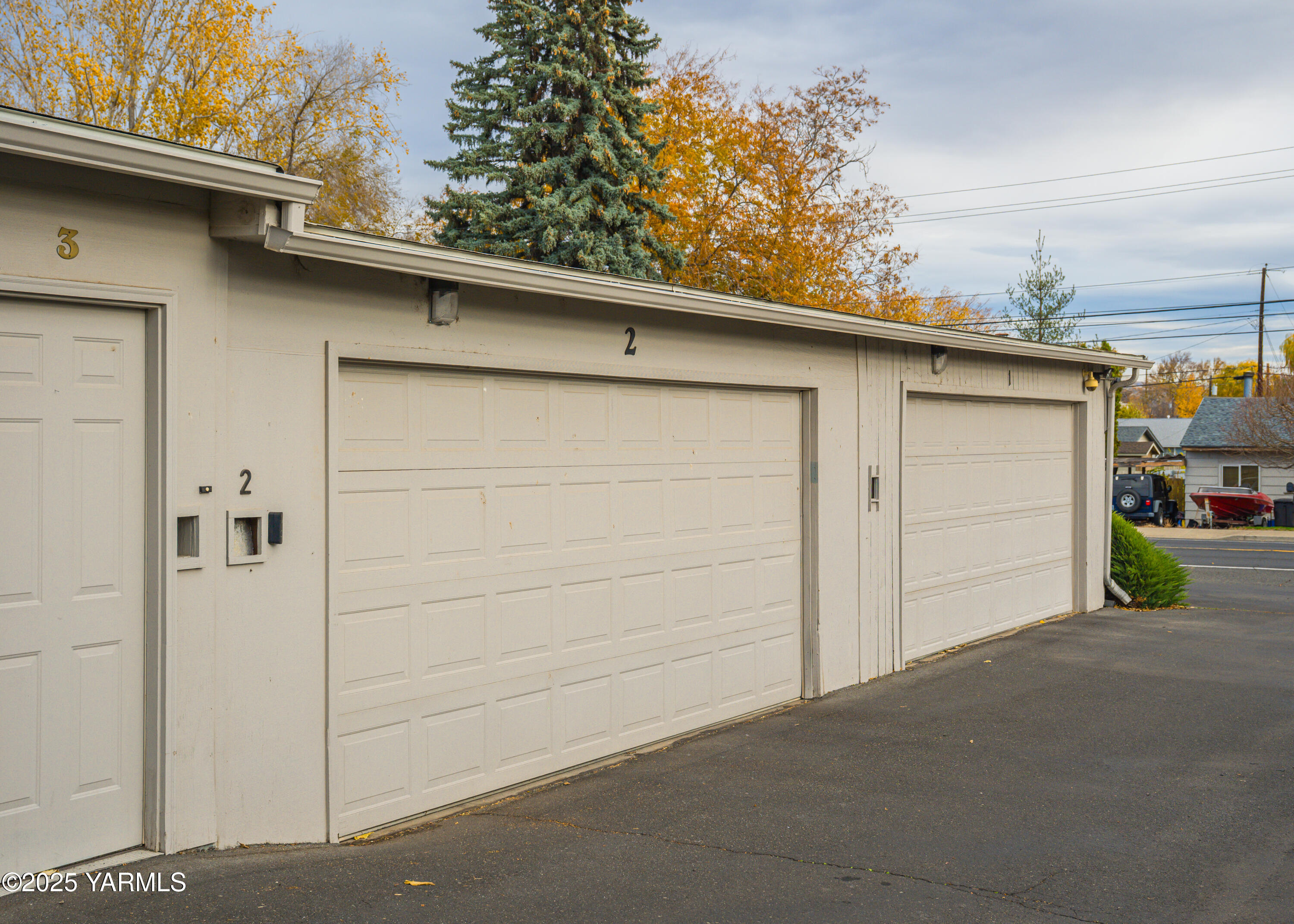 Yakima, Washington 98908, United States, 2 Bedrooms Bedrooms, ,3 BathroomsBathrooms,Residential,Active,242471