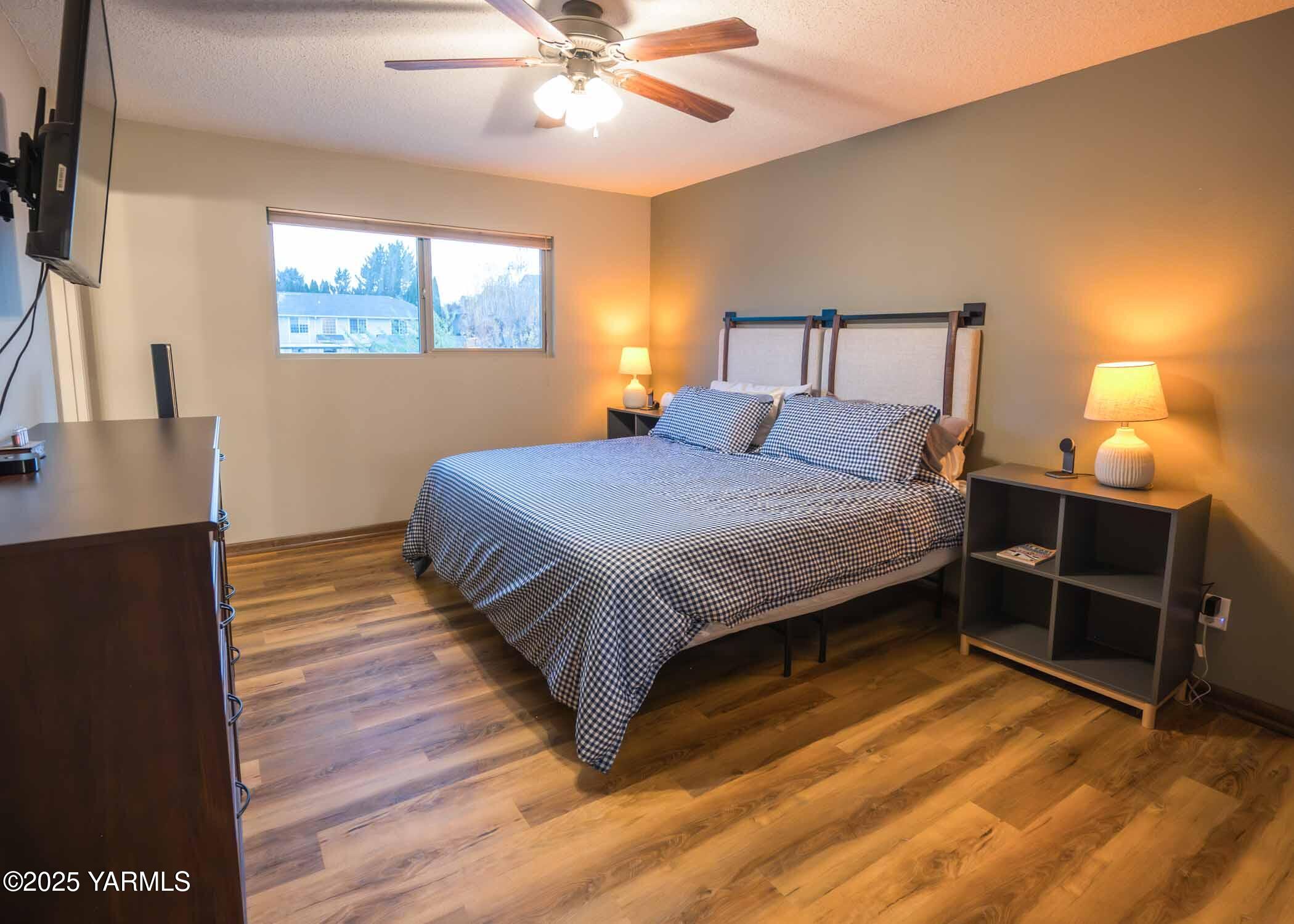 Yakima, Washington 98908, United States, 2 Bedrooms Bedrooms, ,3 BathroomsBathrooms,Residential,Active,242471