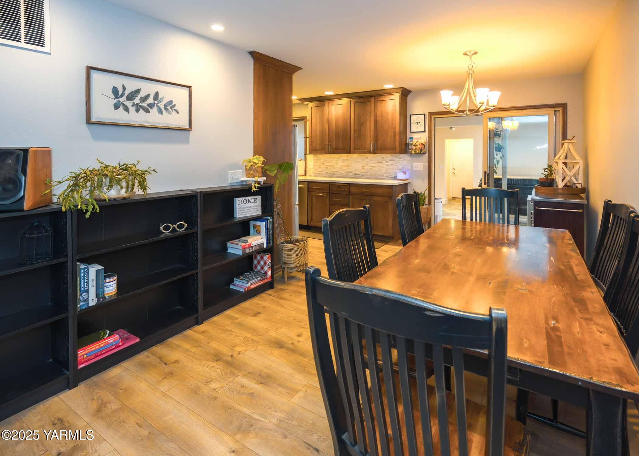 Yakima, Washington 98908, United States, 2 Bedrooms Bedrooms, ,3 BathroomsBathrooms,Residential,Active,242471