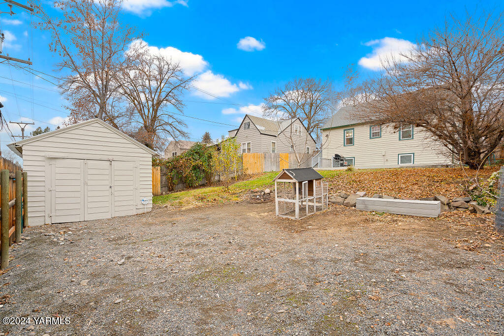 Yakima, Washington 98902, United States, 3 Bedrooms Bedrooms, ,2 BathroomsBathrooms,Residential,Active,27682