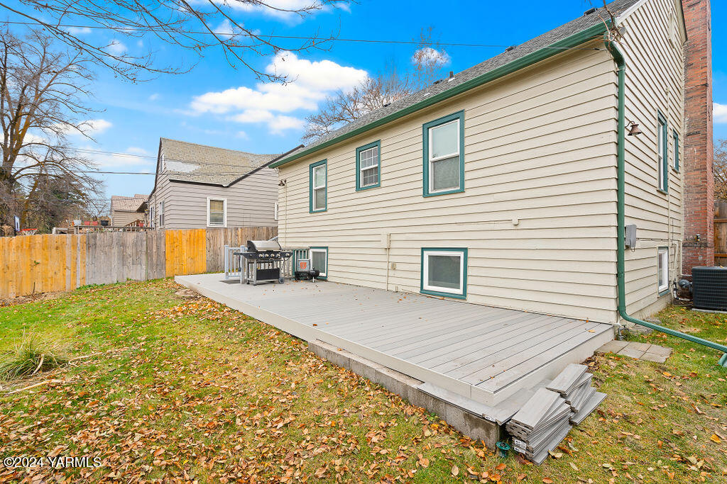 Yakima, Washington 98902, United States, 3 Bedrooms Bedrooms, ,2 BathroomsBathrooms,Residential,Active,27682