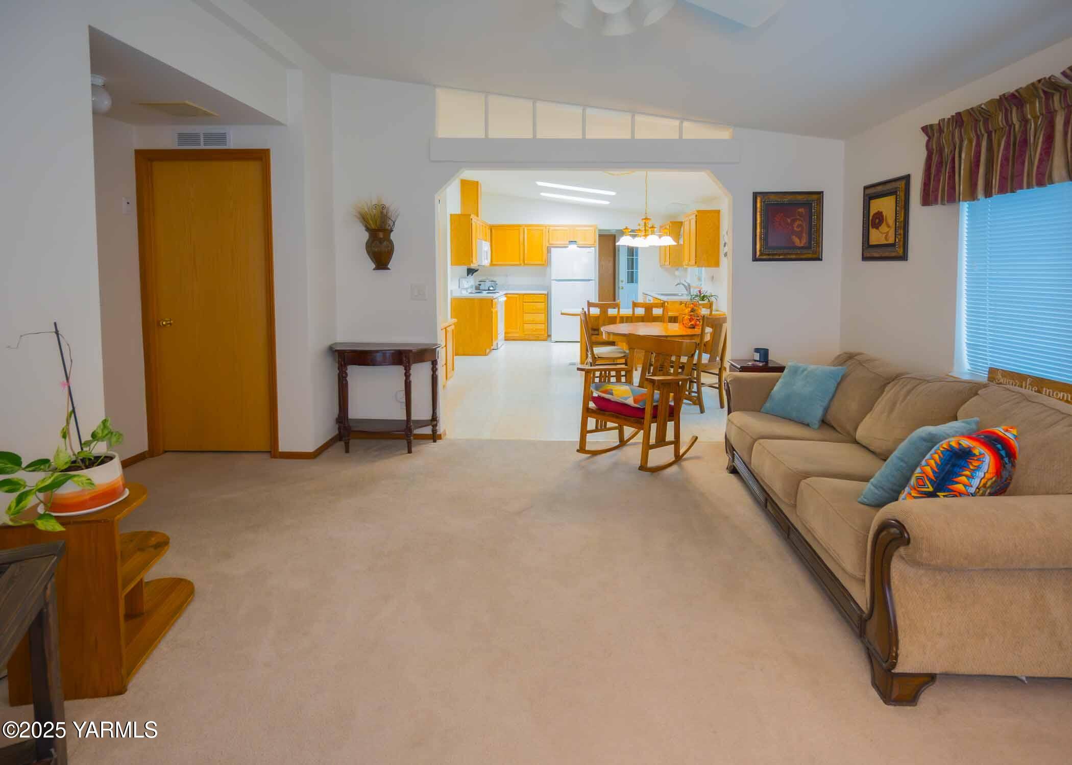 Yakima, Washington 98908, United States, 3 Bedrooms Bedrooms, ,2 BathroomsBathrooms,Residential,Active,242483