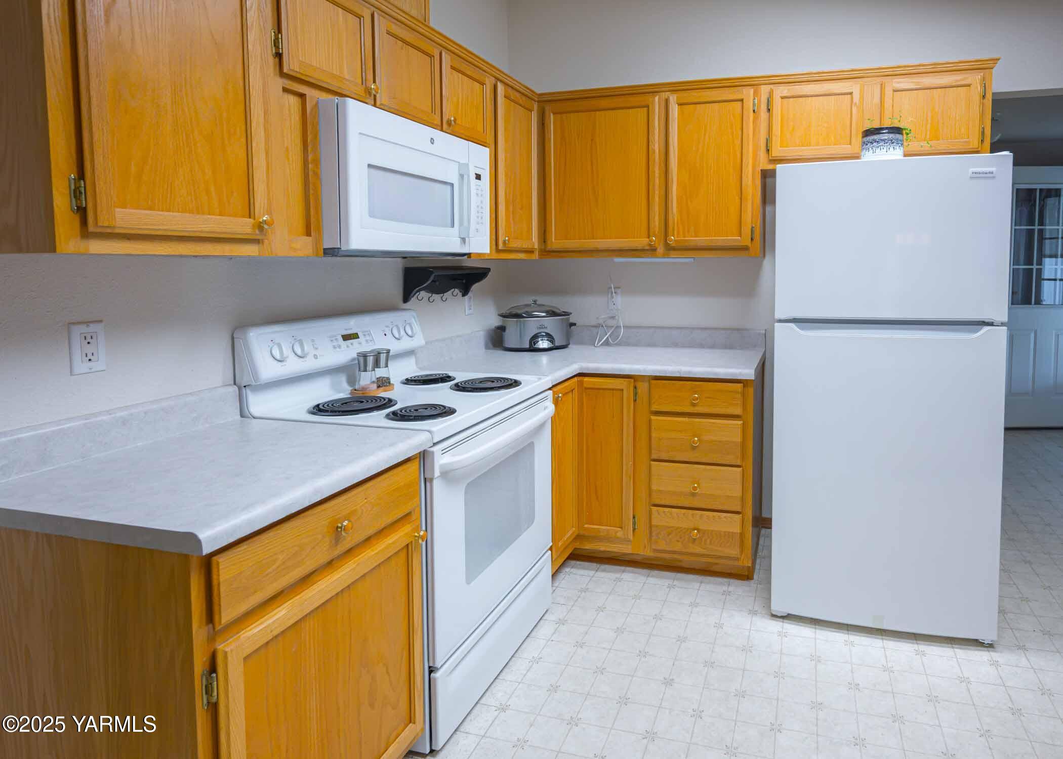 Yakima, Washington 98908, United States, 3 Bedrooms Bedrooms, ,2 BathroomsBathrooms,Residential,Active,242483