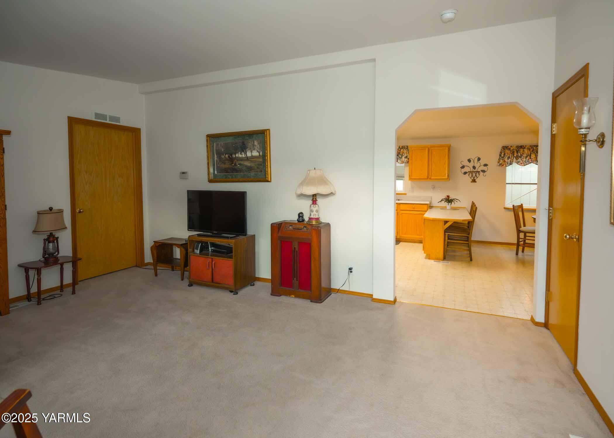 Yakima, Washington 98908, United States, 3 Bedrooms Bedrooms, ,2 BathroomsBathrooms,Residential,Active,242483