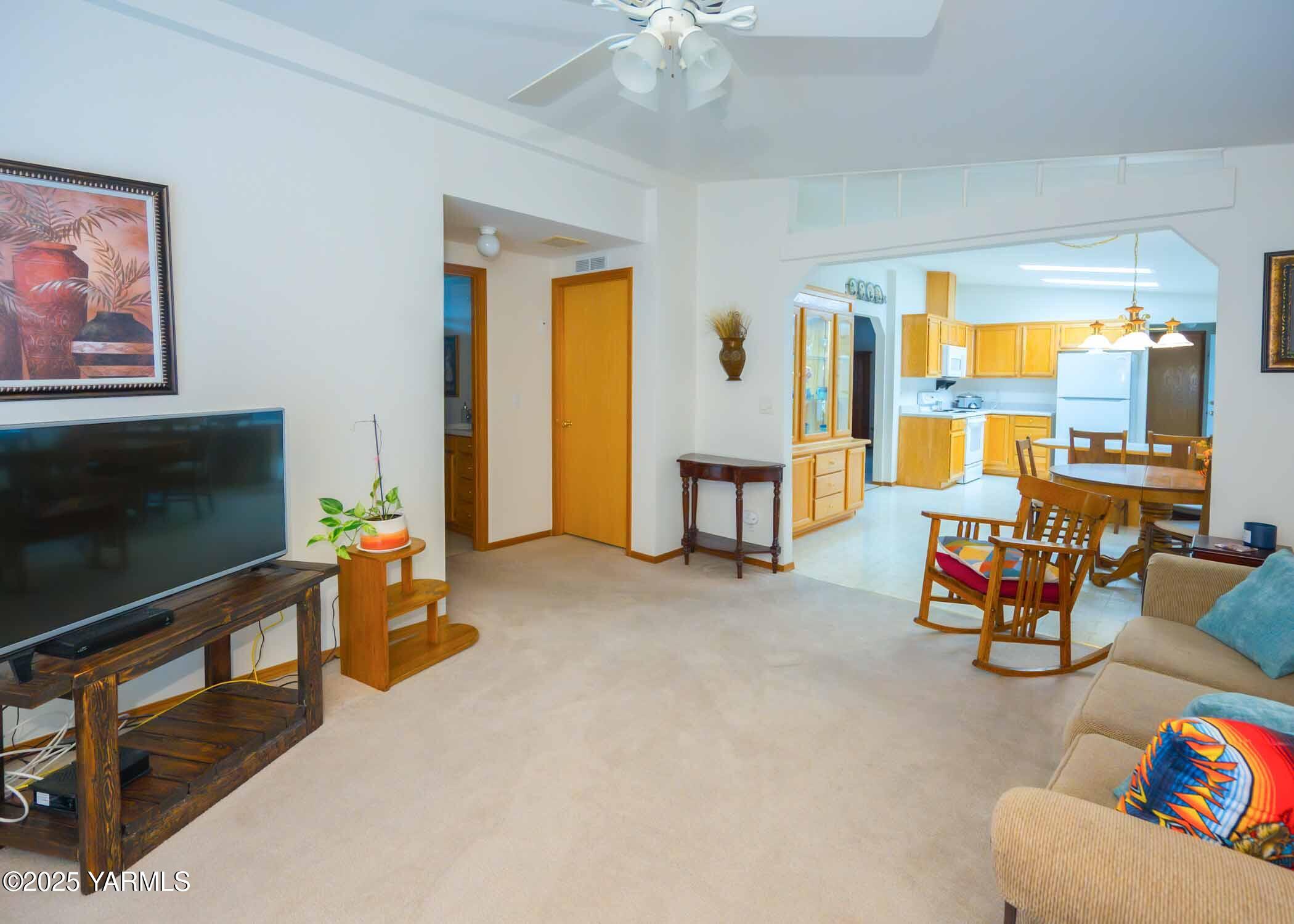 Yakima, Washington 98908, United States, 3 Bedrooms Bedrooms, ,2 BathroomsBathrooms,Residential,Active,242483