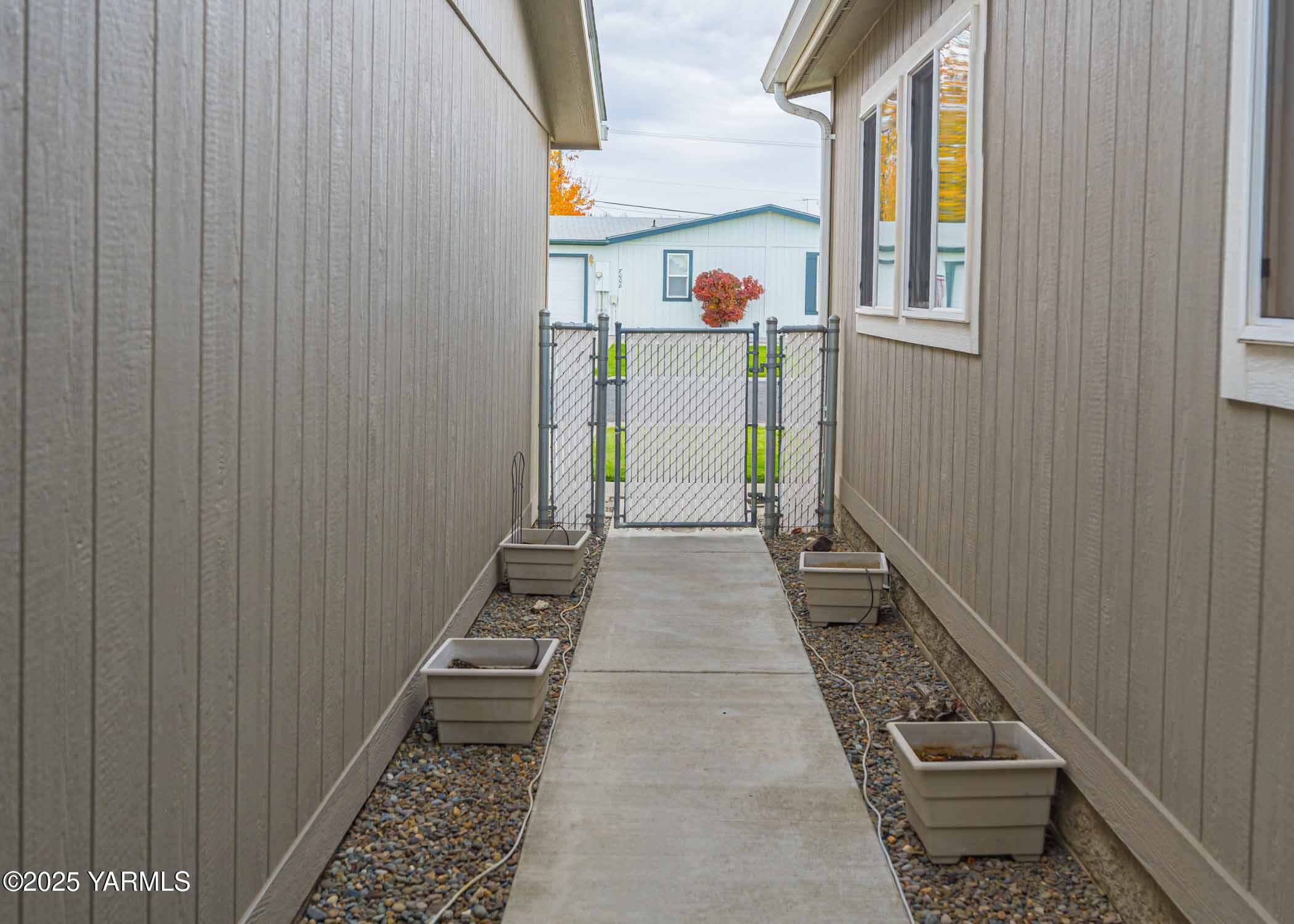 Yakima, Washington 98908, United States, 3 Bedrooms Bedrooms, ,2 BathroomsBathrooms,Residential,Active,242483