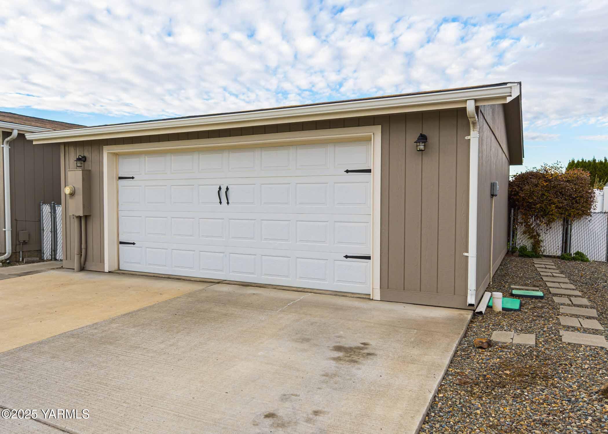 Yakima, Washington 98908, United States, 3 Bedrooms Bedrooms, ,2 BathroomsBathrooms,Residential,Active,242483