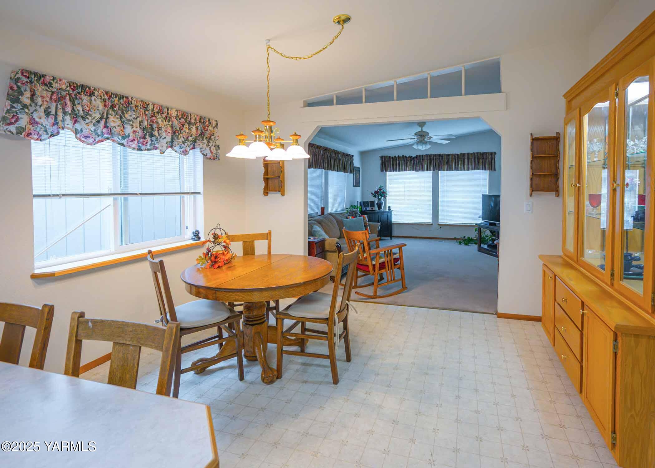 Yakima, Washington 98908, United States, 3 Bedrooms Bedrooms, ,2 BathroomsBathrooms,Residential,Active,242483