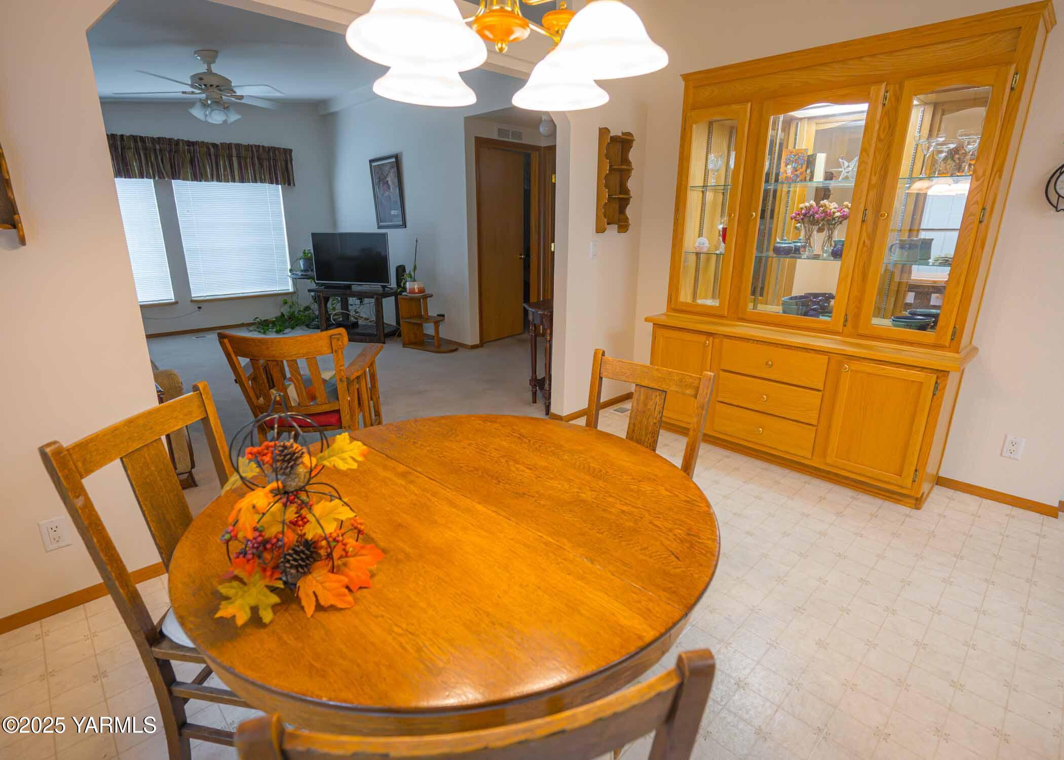 Yakima, Washington 98908, United States, 3 Bedrooms Bedrooms, ,2 BathroomsBathrooms,Residential,Active,242483