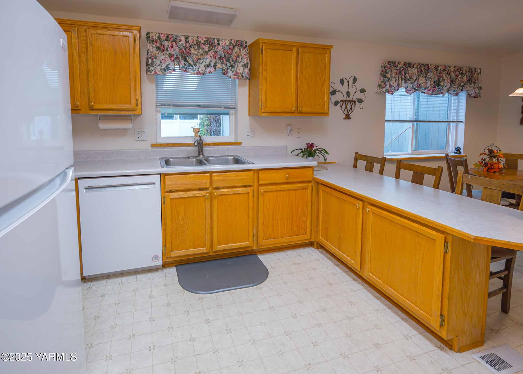 Yakima, Washington 98908, United States, 3 Bedrooms Bedrooms, ,2 BathroomsBathrooms,Residential,Active,242483