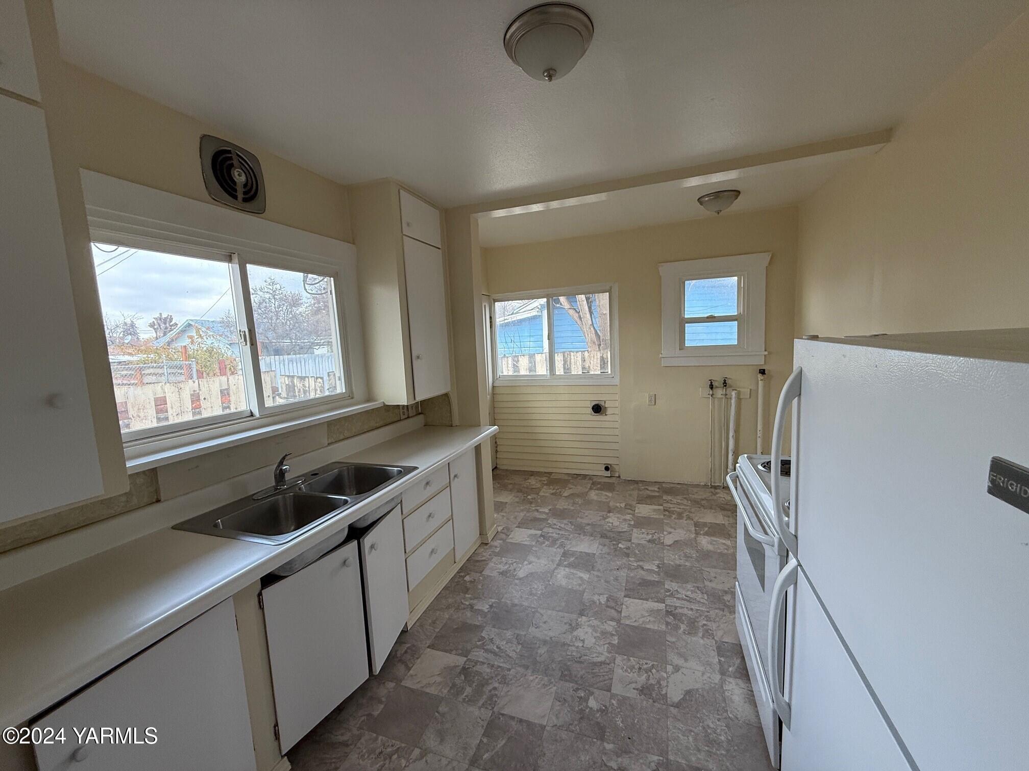 Yakima, Washington 98902, United States, 1 Bedroom Bedrooms, ,1 BathroomBathrooms,Residential,Pending,38237