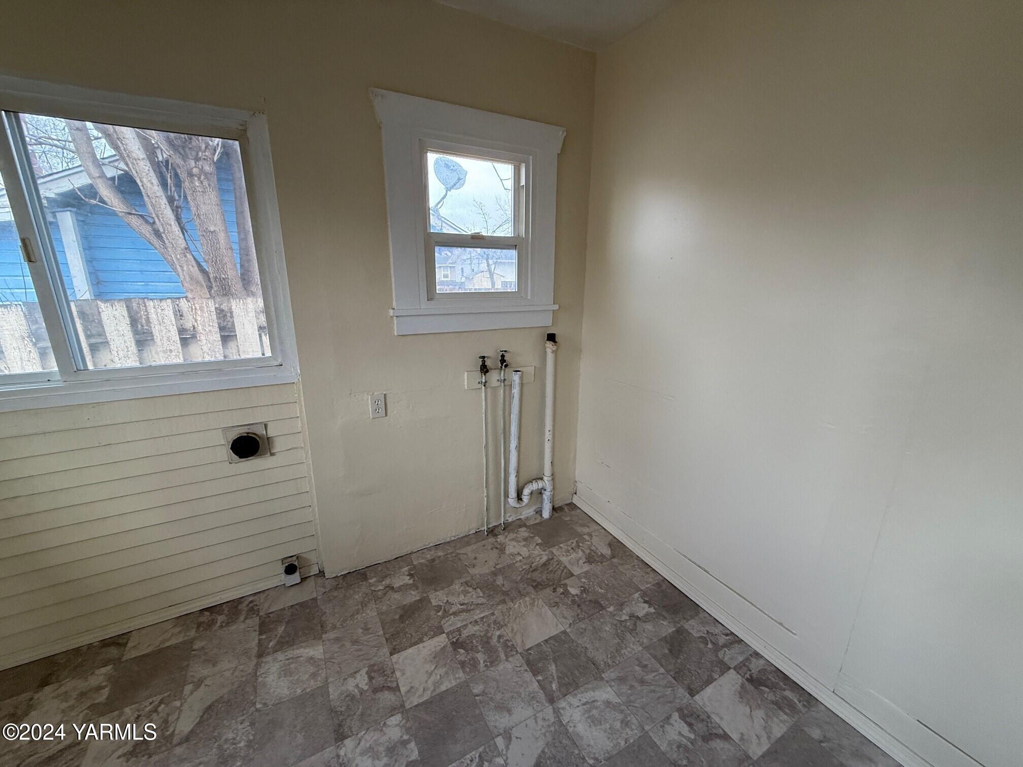 Yakima, Washington 98902, United States, 1 Bedroom Bedrooms, ,1 BathroomBathrooms,Residential,Pending,38237