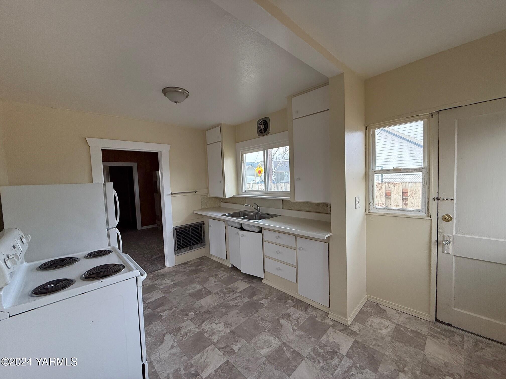 Yakima, Washington 98902, United States, 1 Bedroom Bedrooms, ,1 BathroomBathrooms,Residential,Pending,38237