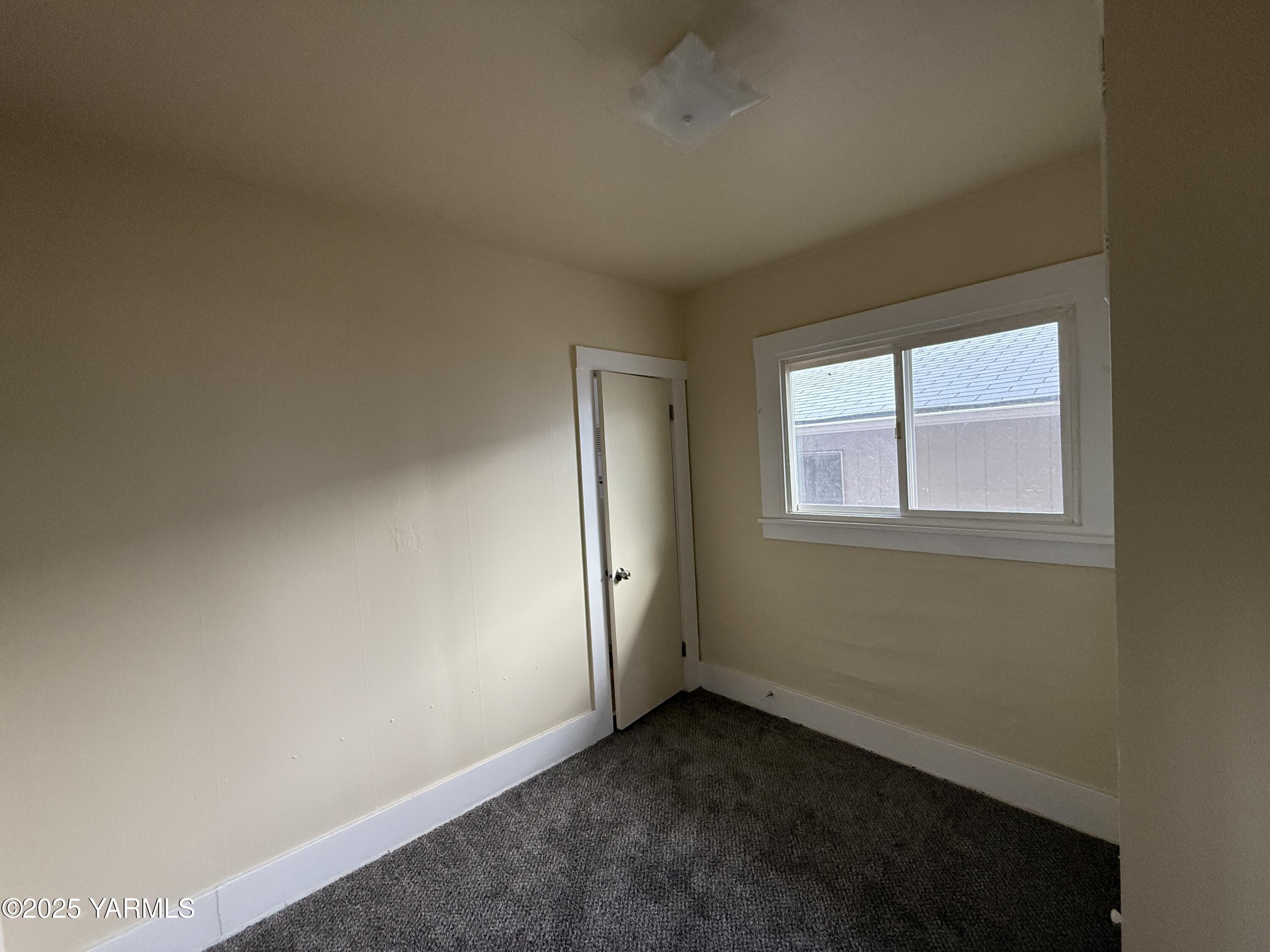 Yakima, Washington 98902, United States, 1 Bedroom Bedrooms, ,1 BathroomBathrooms,Residential,Pending,38237