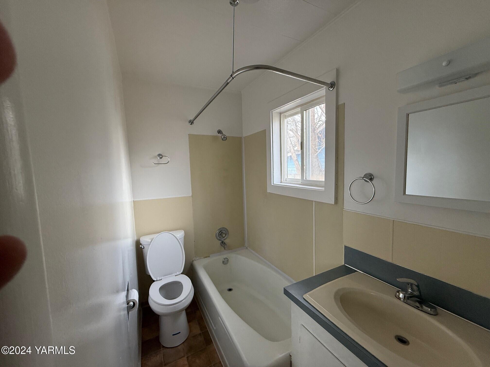 Yakima, Washington 98902, United States, 1 Bedroom Bedrooms, ,1 BathroomBathrooms,Residential,Pending,38237