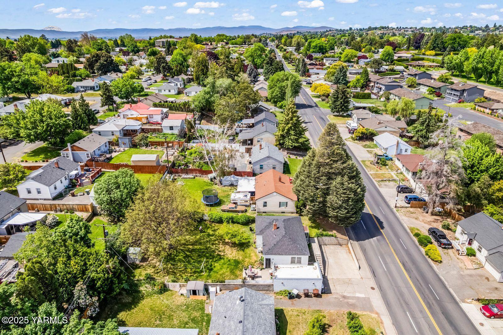 Yakima, Washington 98902, United States, 3 Bedrooms Bedrooms, ,1 BathroomBathrooms,Residential,Active,130262