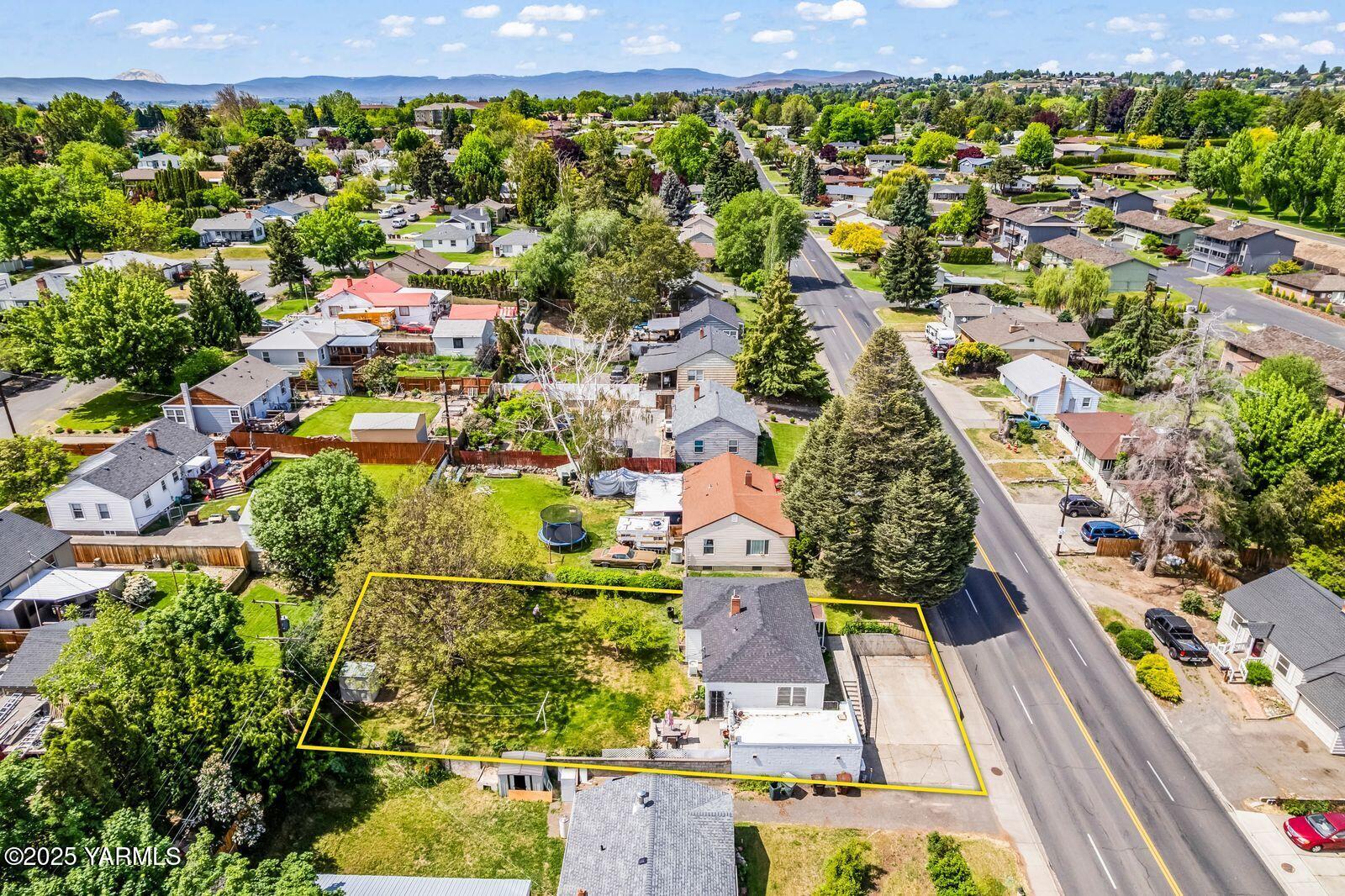 Yakima, Washington 98902, United States, 3 Bedrooms Bedrooms, ,1 BathroomBathrooms,Residential,Active,130262