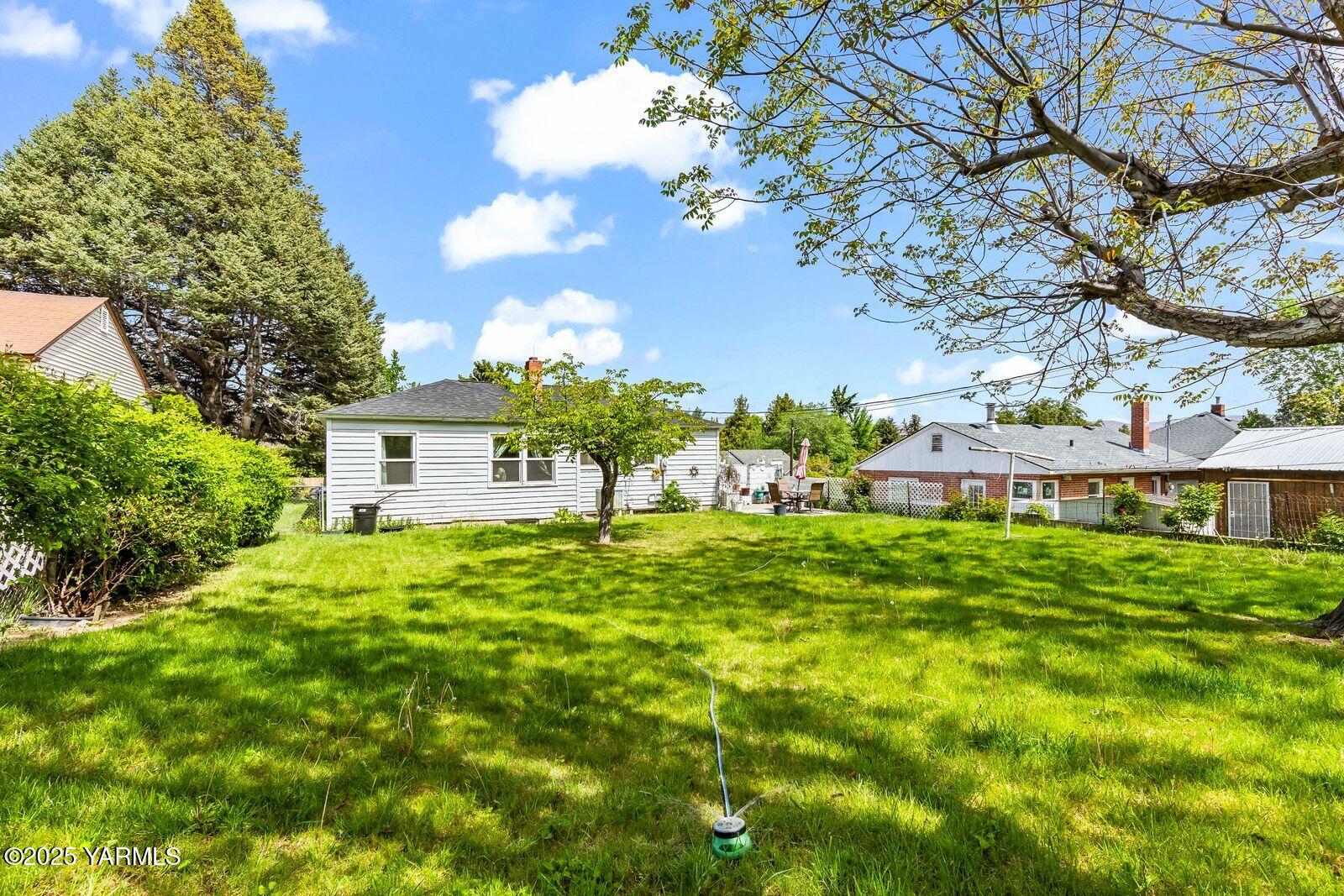 Yakima, Washington 98902, United States, 3 Bedrooms Bedrooms, ,1 BathroomBathrooms,Residential,Active,130262