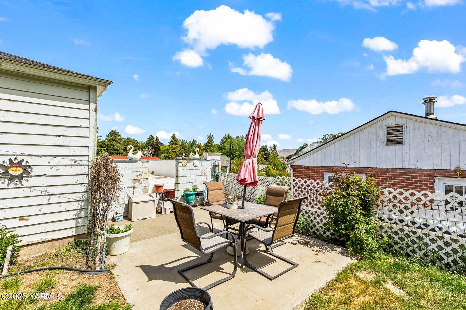 Yakima, Washington 98902, United States, 3 Bedrooms Bedrooms, ,1 BathroomBathrooms,Residential,Active,130262