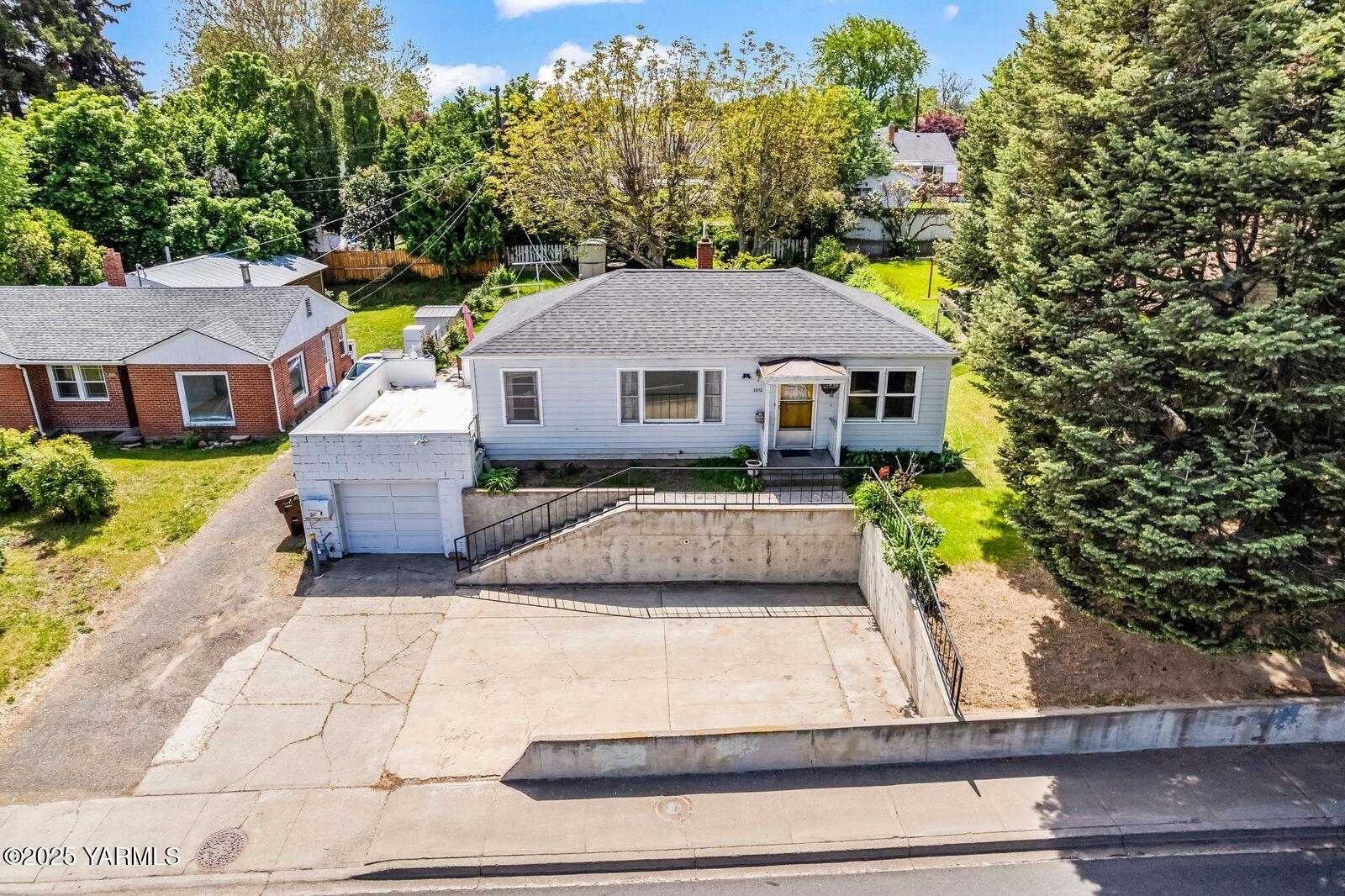 Yakima, Washington 98902, United States, 3 Bedrooms Bedrooms, ,1 BathroomBathrooms,Residential,Active,130262