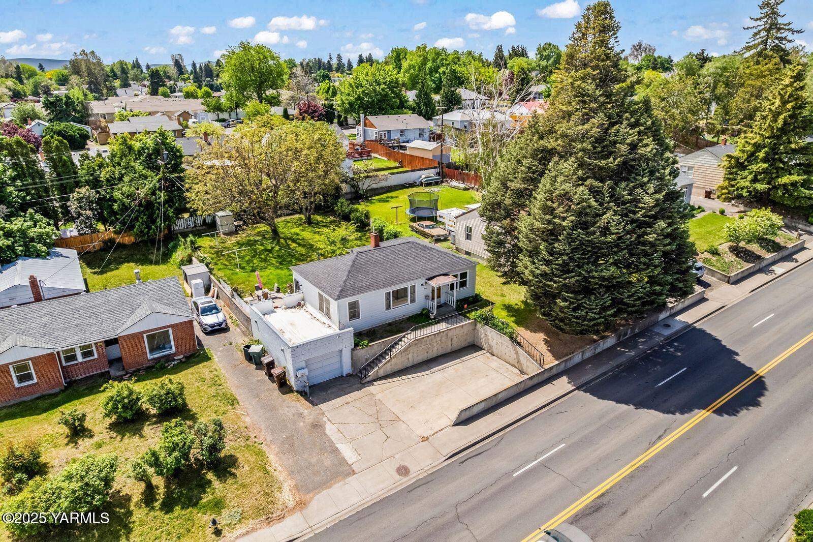 Yakima, Washington 98902, United States, 3 Bedrooms Bedrooms, ,1 BathroomBathrooms,Residential,Active,130262