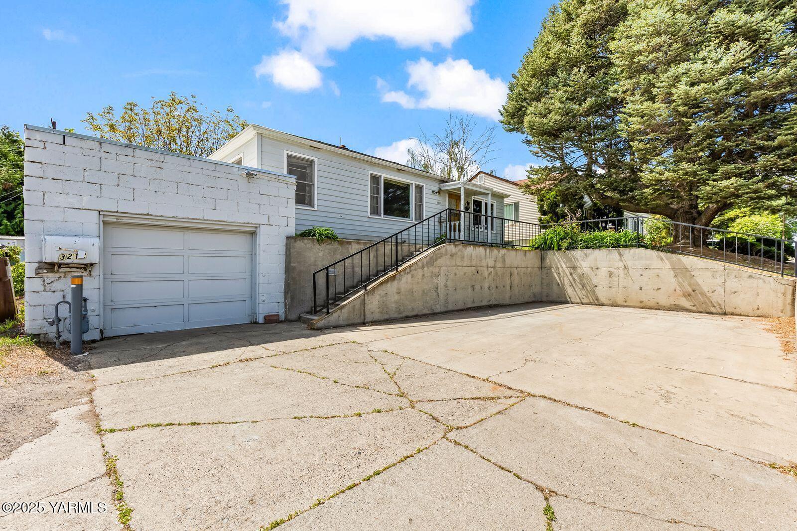 Yakima, Washington 98902, United States, 3 Bedrooms Bedrooms, ,1 BathroomBathrooms,Residential,Active,130262