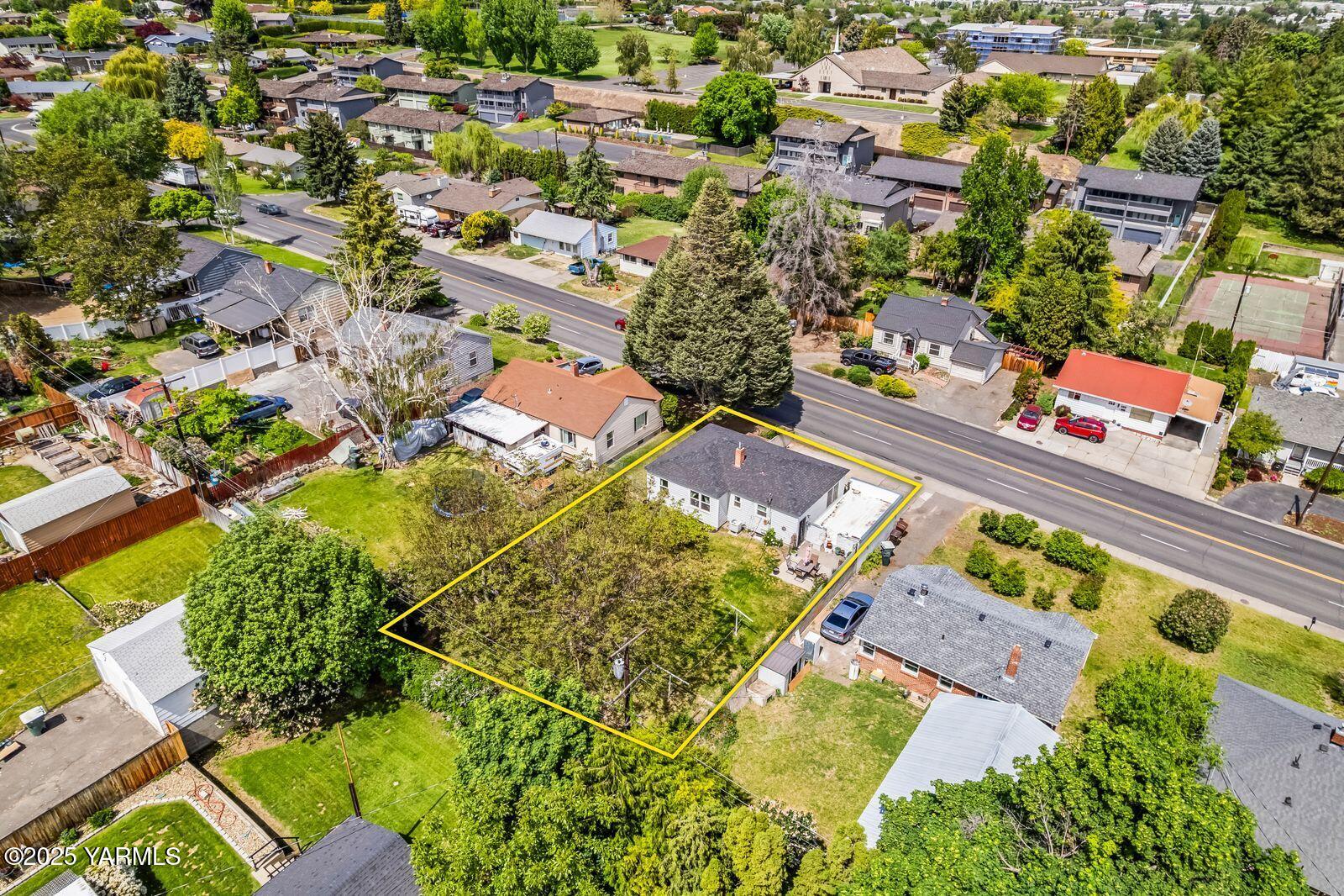 Yakima, Washington 98902, United States, 3 Bedrooms Bedrooms, ,1 BathroomBathrooms,Residential,Active,130262