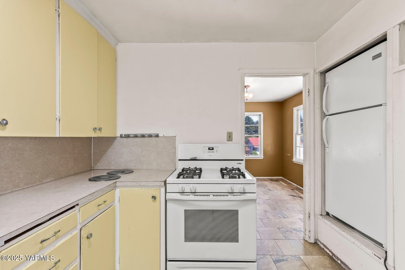 Yakima, Washington 98902, United States, 3 Bedrooms Bedrooms, ,1 BathroomBathrooms,Residential,Active,130262