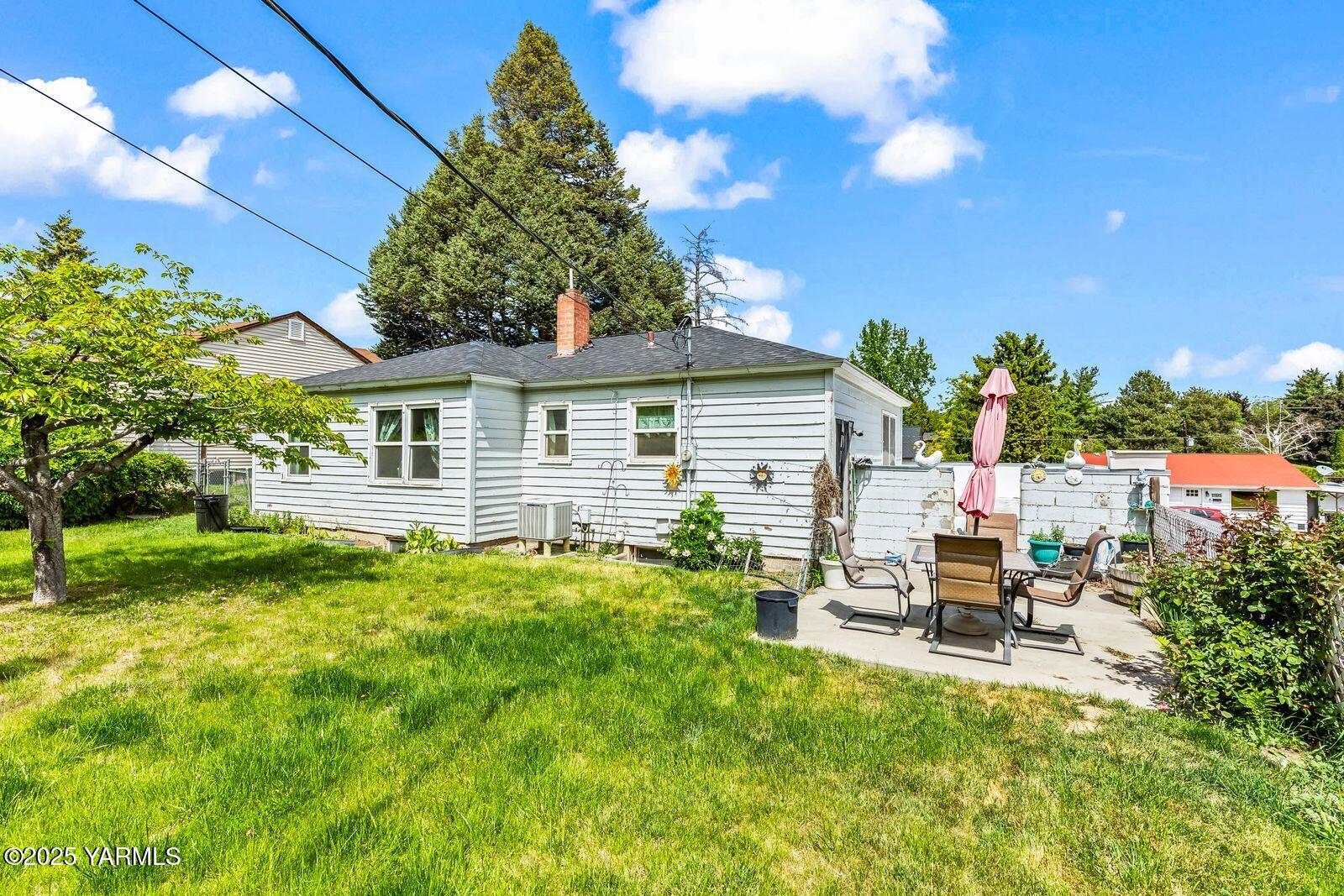 Yakima, Washington 98902, United States, 3 Bedrooms Bedrooms, ,1 BathroomBathrooms,Residential,Active,130262