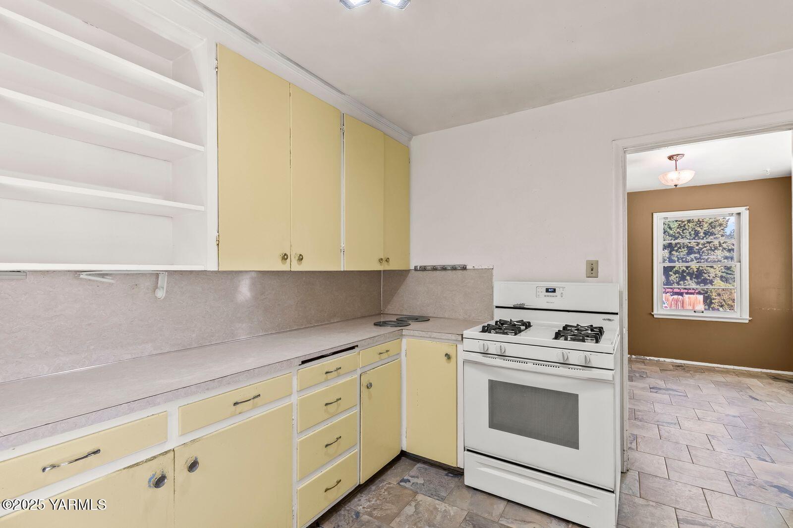 Yakima, Washington 98902, United States, 3 Bedrooms Bedrooms, ,1 BathroomBathrooms,Residential,Active,130262