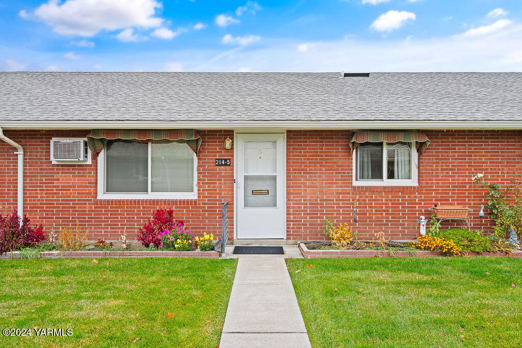 Yakima, Washington 98902, United States, 2 Bedrooms Bedrooms, ,1 BathroomBathrooms,Residential,Active,31083