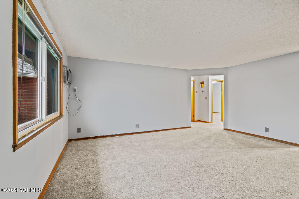 Yakima, Washington 98902, United States, 2 Bedrooms Bedrooms, ,1 BathroomBathrooms,Residential,Active,31083