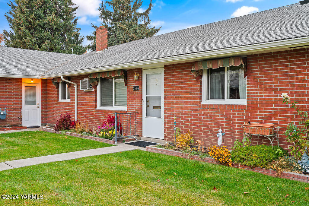 Yakima, Washington 98902, United States, 2 Bedrooms Bedrooms, ,1 BathroomBathrooms,Residential,Active,31083