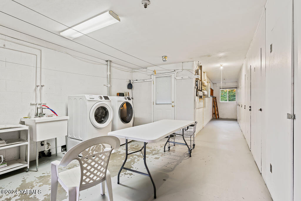 Yakima, Washington 98902, United States, 2 Bedrooms Bedrooms, ,1 BathroomBathrooms,Residential,Active,31083