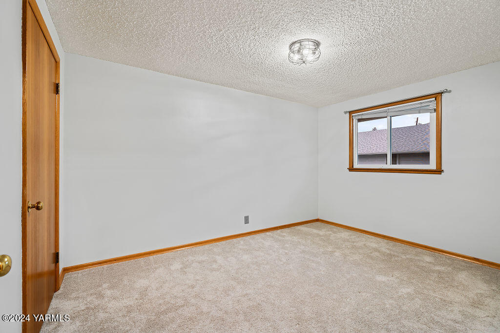 Yakima, Washington 98902, United States, 2 Bedrooms Bedrooms, ,1 BathroomBathrooms,Residential,Active,31083