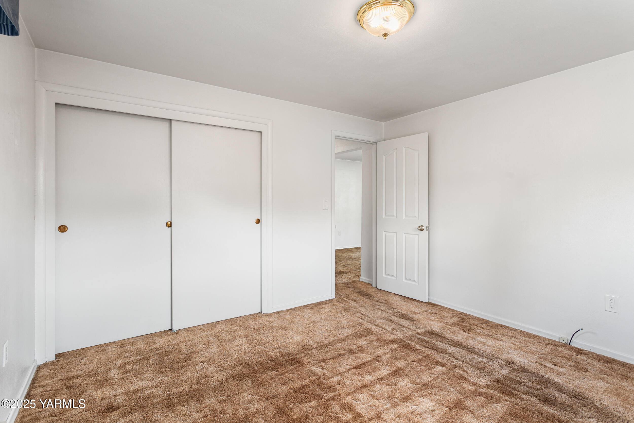 Yakima, Washington 98902, United States, 2 Bedrooms Bedrooms, ,1 BathroomBathrooms,Residential,Pending,105405