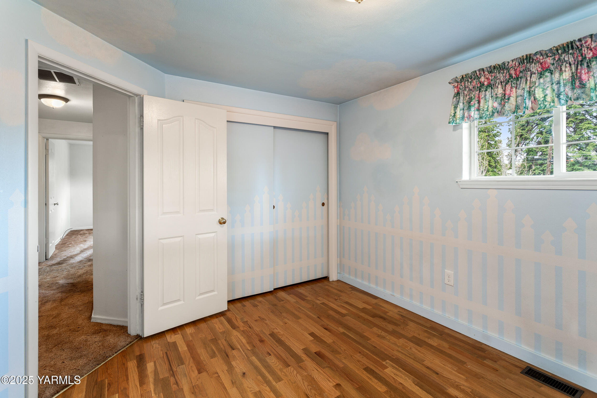 Yakima, Washington 98902, United States, 2 Bedrooms Bedrooms, ,1 BathroomBathrooms,Residential,Pending,105405