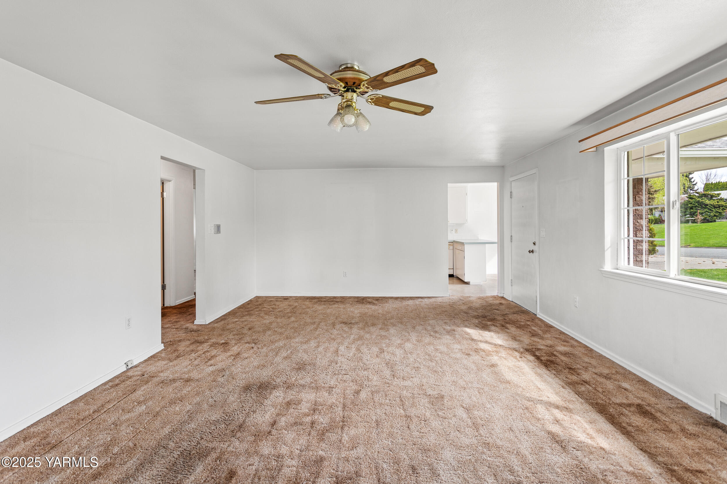 Yakima, Washington 98902, United States, 2 Bedrooms Bedrooms, ,1 BathroomBathrooms,Residential,Pending,105405